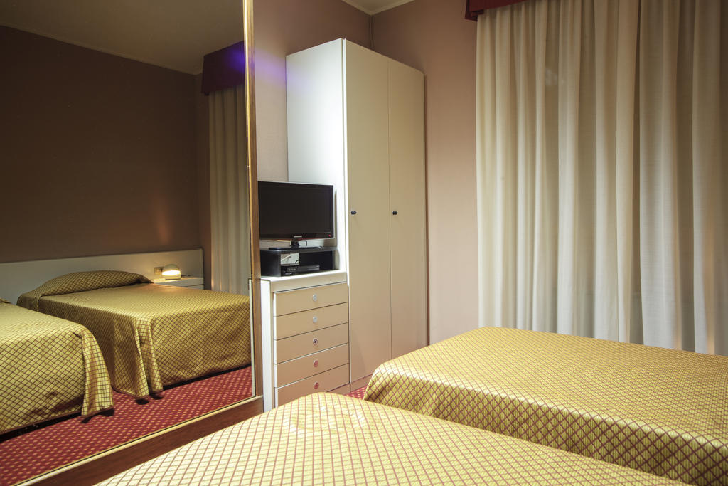 Hotel I Diamanti Garlasco Room photo