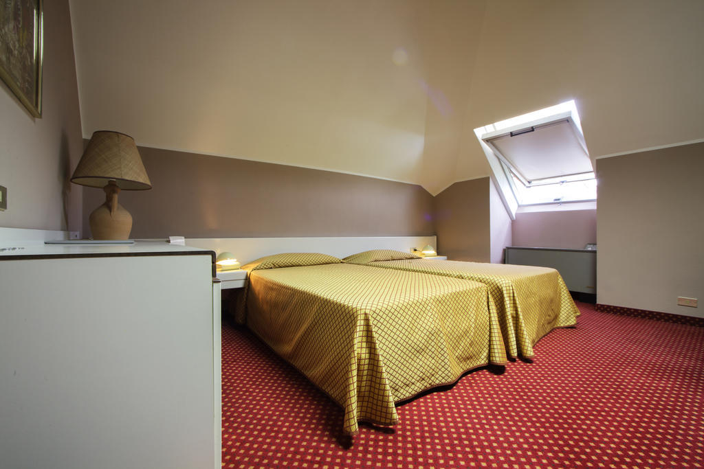 Hotel I Diamanti Garlasco Room photo